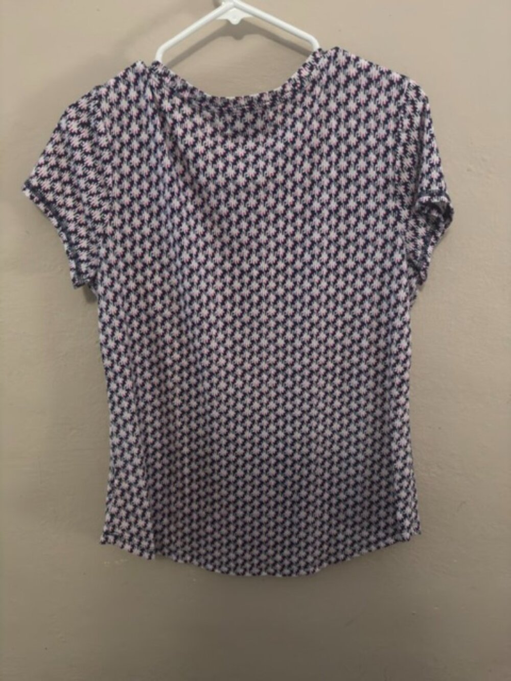 Women's Liz Claiborne short-sleeve top - Picture 3 of 3
